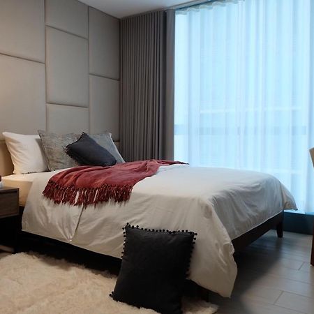 One Uptown Residence Taguig Esterno foto