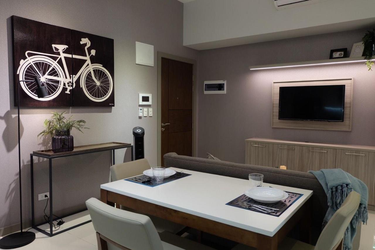 One Uptown Residence Taguig Esterno foto